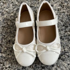 Quilted White SHOES in size kids 10. New!
